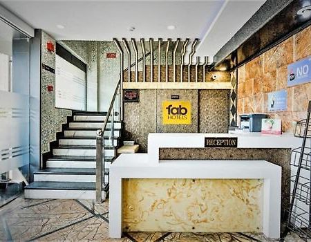 Hotel Metro Лакхнау Экстерьер фото