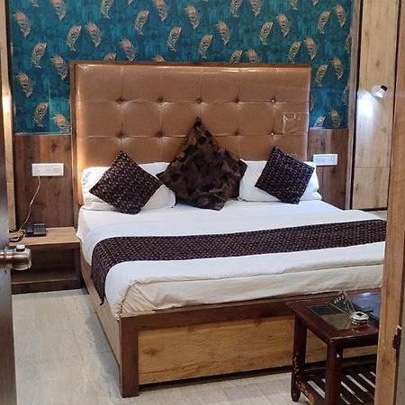 Hotel Metro Лакхнау Экстерьер фото